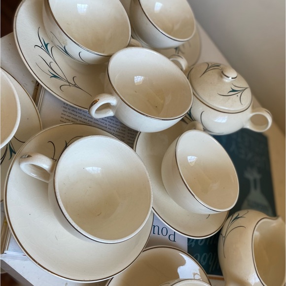 15 pieces set China Vintage Tea Set Sauce
all in great shape
unknown brand - Picture 7 of 9